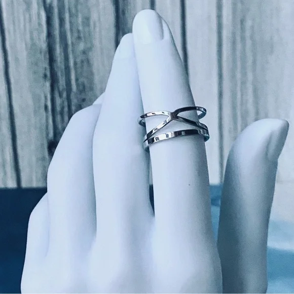 Silver Criss Cross Crossover "X" Statement Ring - Size 9.5 - Picture 3 of 5